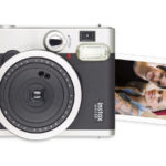 Instax Mini 90 von Fujifilm schwarz Frontansicht