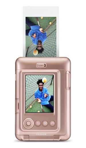 Rückseite mit Display der Instax Mini Liplay von Fujifilm in Blush Gold