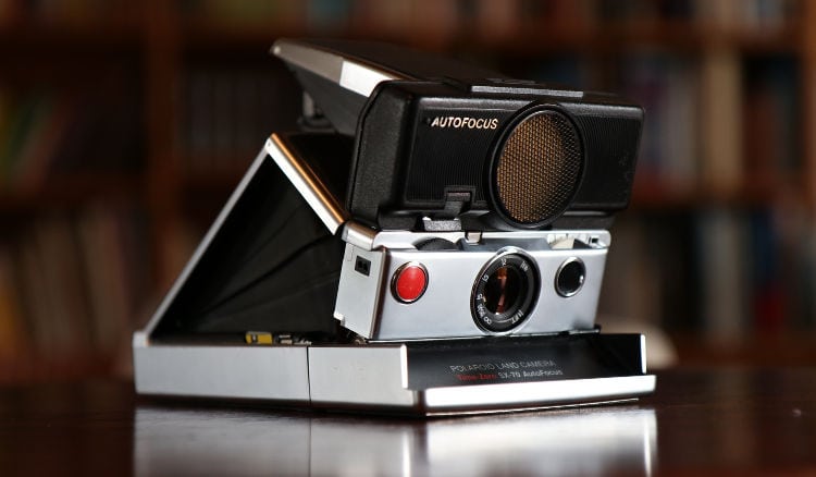 Polaroid SX-70 foto by lorenzo spoleti unsplash